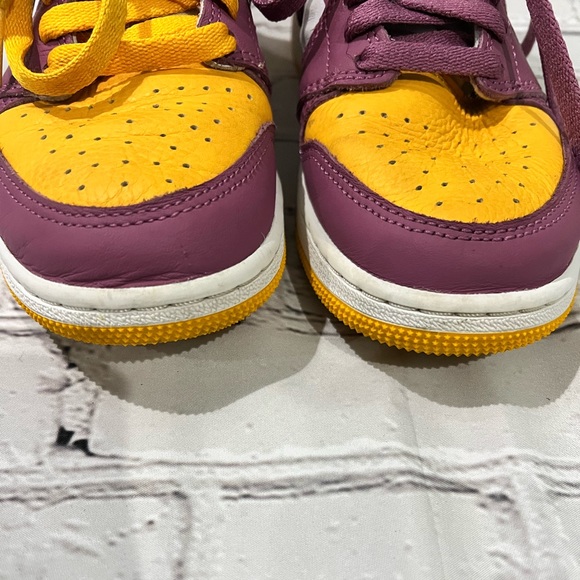 Jordan 1 Retro High OG - Picture 3 of 12